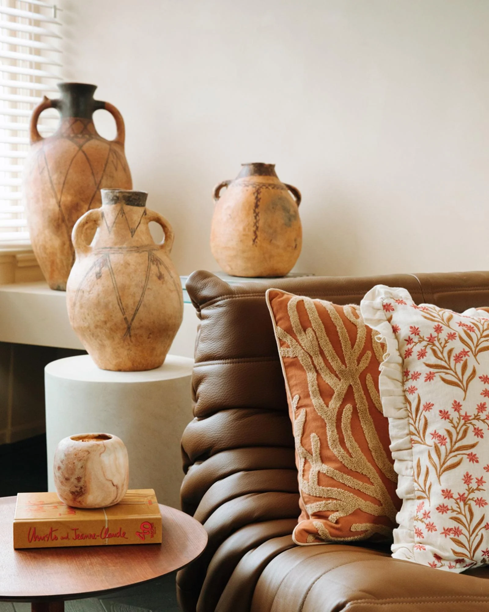 Cushion Audrey Coral & Ecru - Image 3