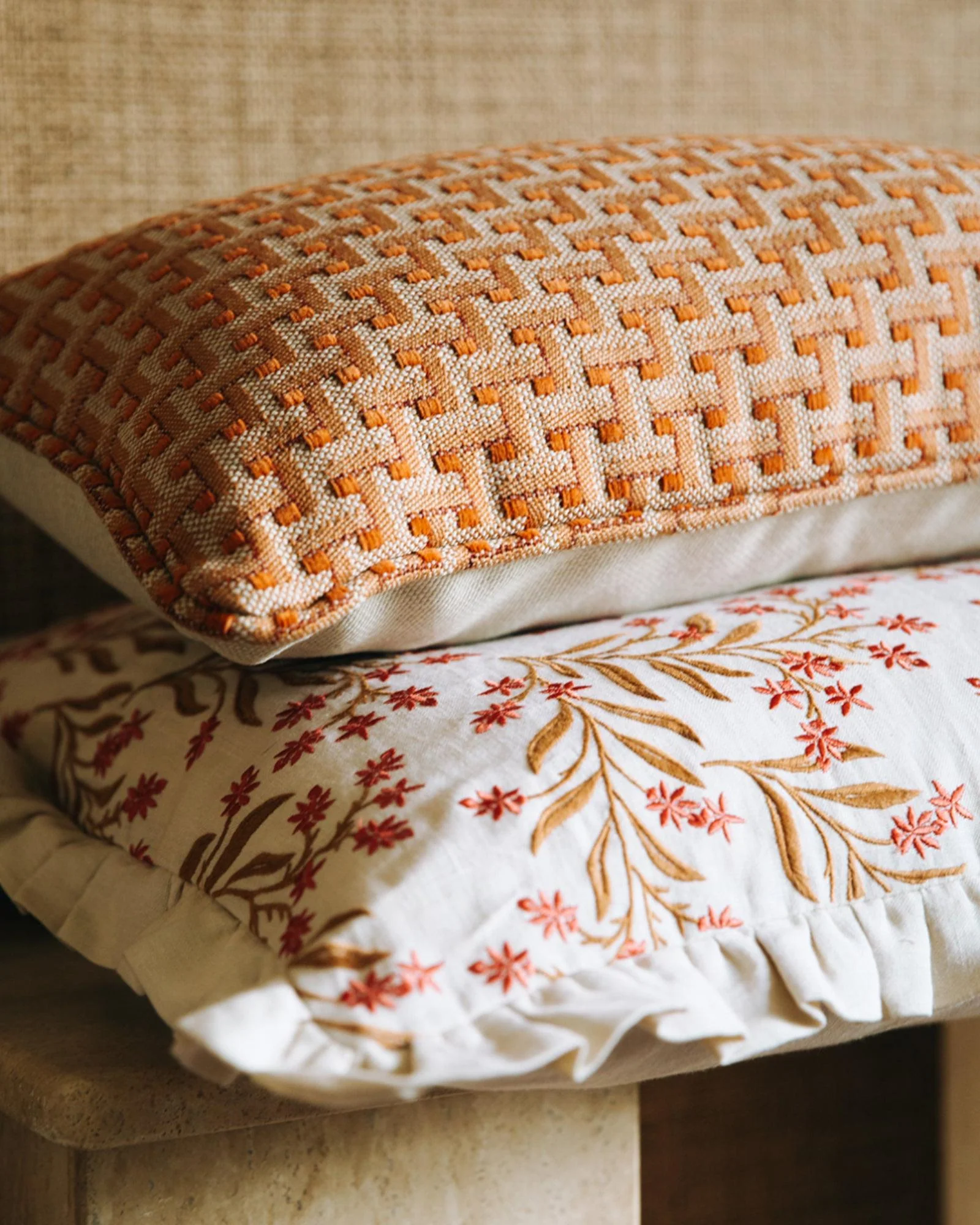 Cushion Audrey Coral & Ecru - Image 4