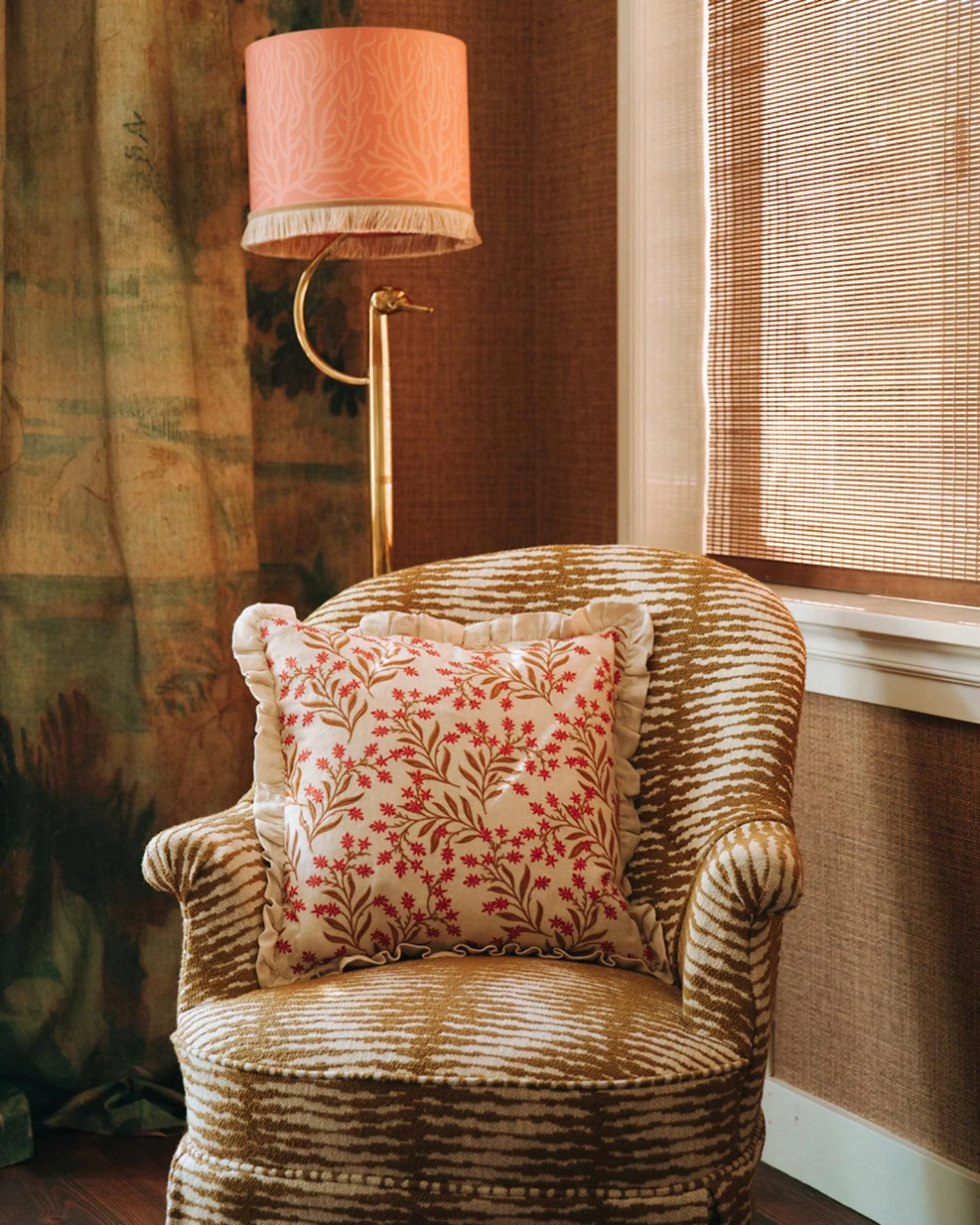 Cushion Audrey Coral & Ecru - Image 5