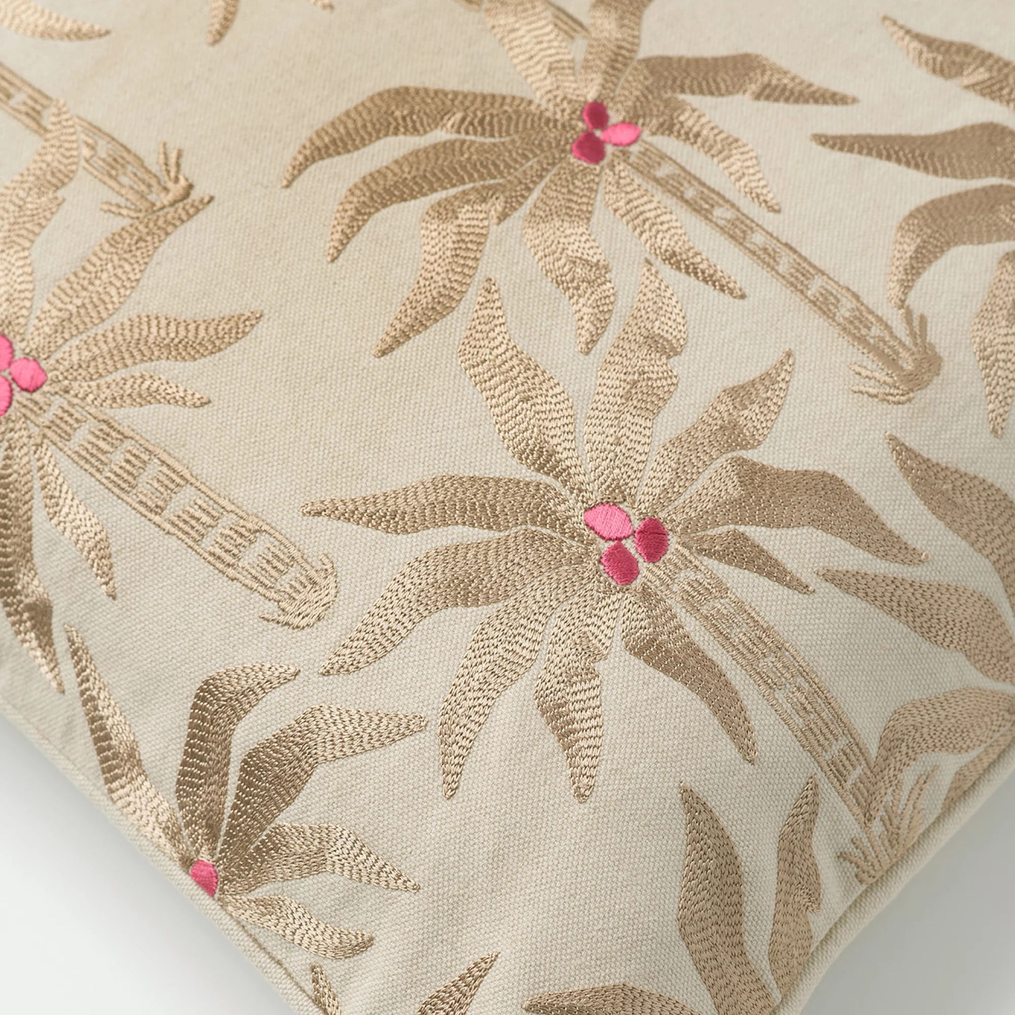 Cushion Laura Sand & Ecru - Image 6