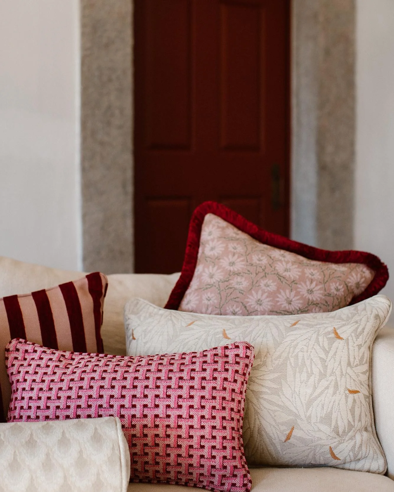 Double sided cushion Laura Moss & Caramel x Janis Bordeaux & Pink - Image 3